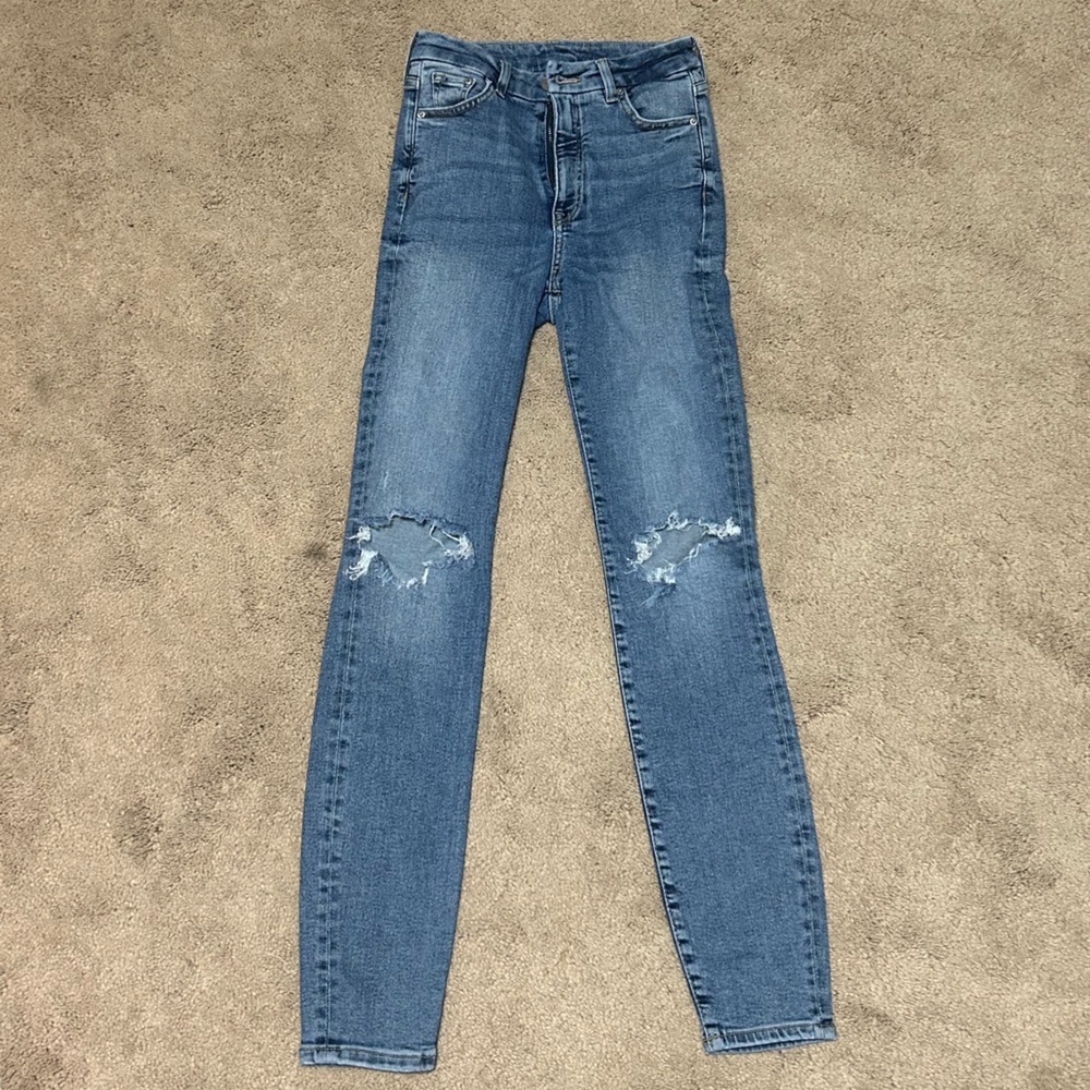 Ripped Skinny Jeans. H&M.